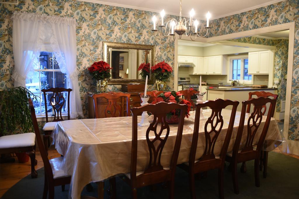 1860 House Inn And Rental Home Essex Chambre photo